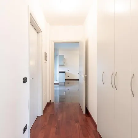 Bright Two Bedrooms With Terrace Zanuso - Mirable Pm ミラノ