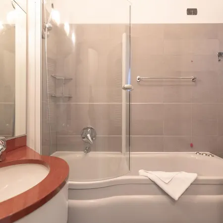 Bright Two Bedrooms With Terrace Zanuso - Mirable Pm * ミラノ