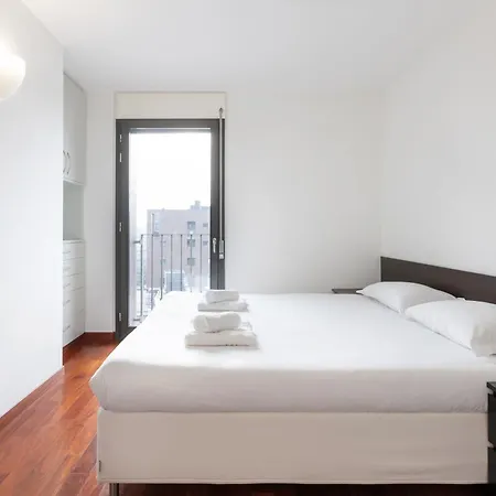 Bright Two Bedrooms With Terrace Zanuso - Mirable Pm * ミラノ