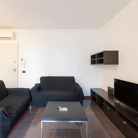 Bright Two Bedrooms With Terrace Zanuso - Mirable Pm アパート ミラノ